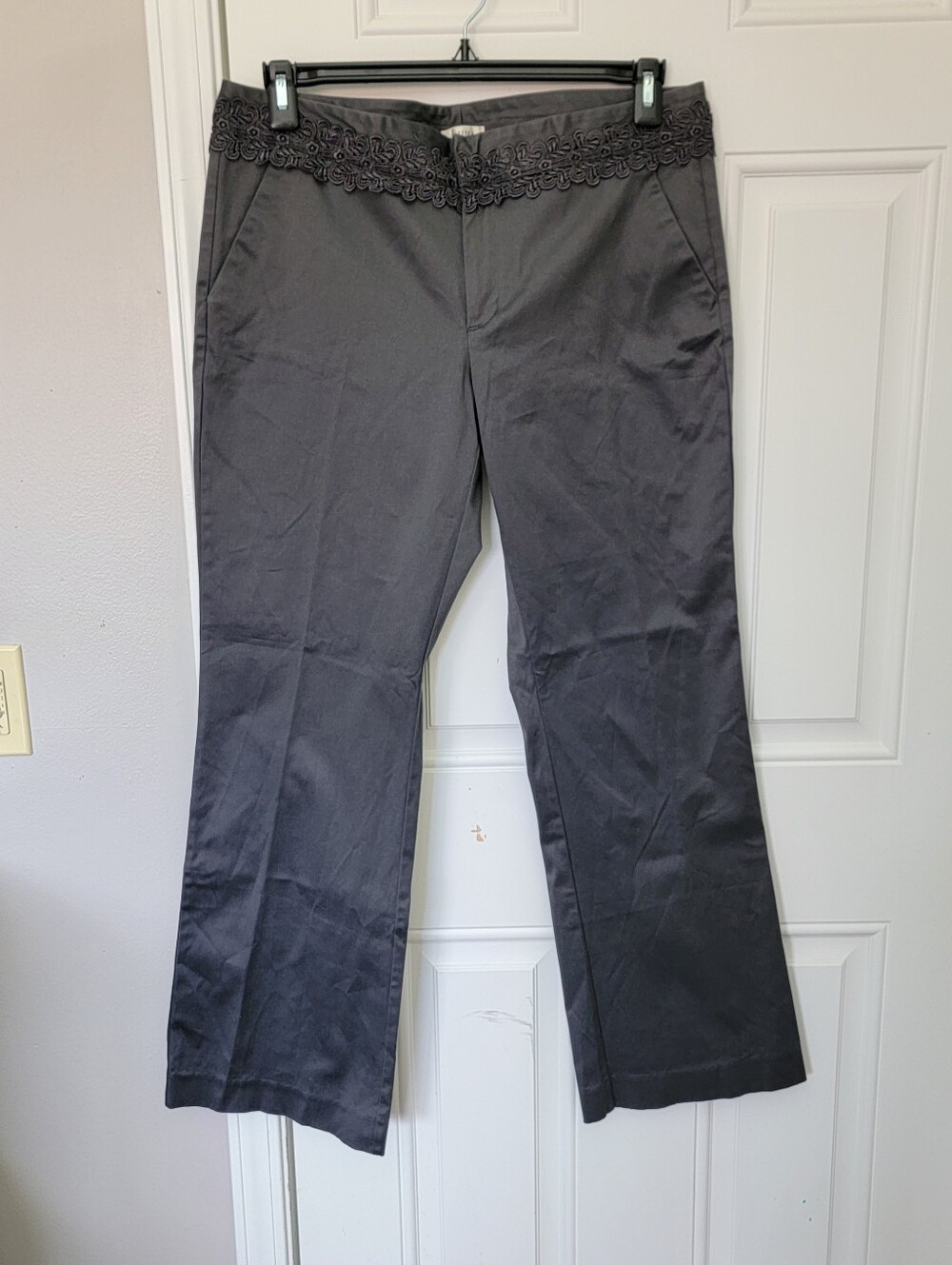 Old Navy Women's Charcoal Gray Sateen Pants Straight Leg Size 12 Crochet Lace
